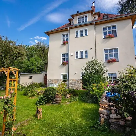 Dom Pod Rybia Skala 옐레니아구라